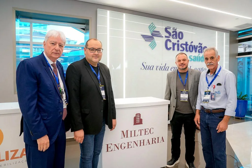 Equipe da Miltec Engenharia no estande do Hospital São Cristóvão