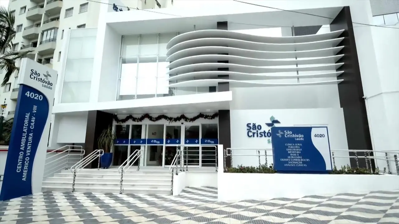 Fachada do Centro Ambulatorial do Hospital São Cristóvão em Santana, obra construída pela Miltec